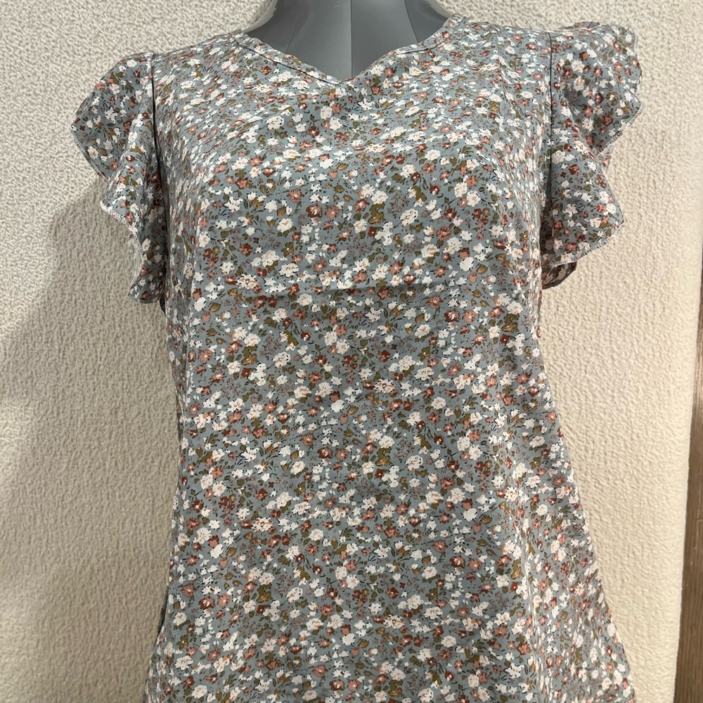 Floral Flutter Sleeve Blouse in Sage Green